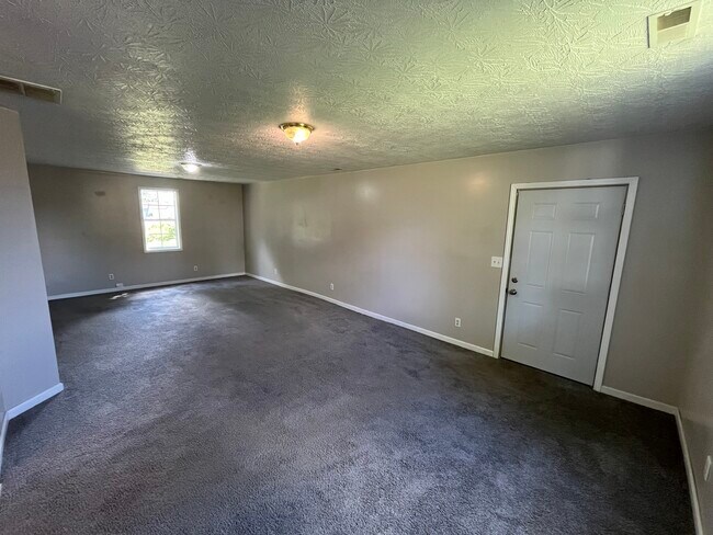 Foto del edificio - 1112 E 8th St