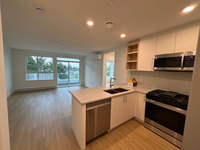 Building Photo - 723 Grover Av