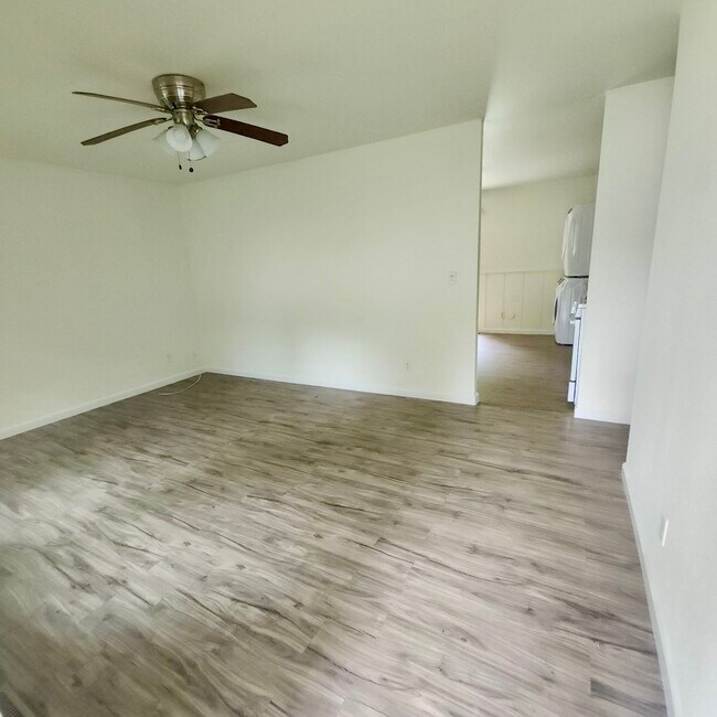Foto del edificio - 3336 Ridgewood Dr