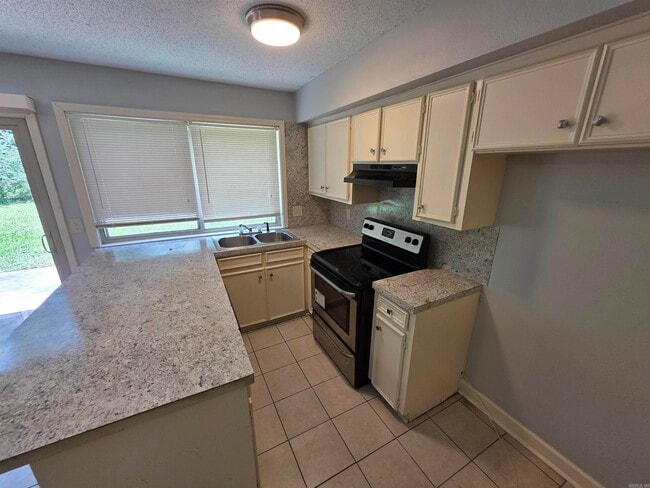 Building Photo - 5400 Southboro Dr