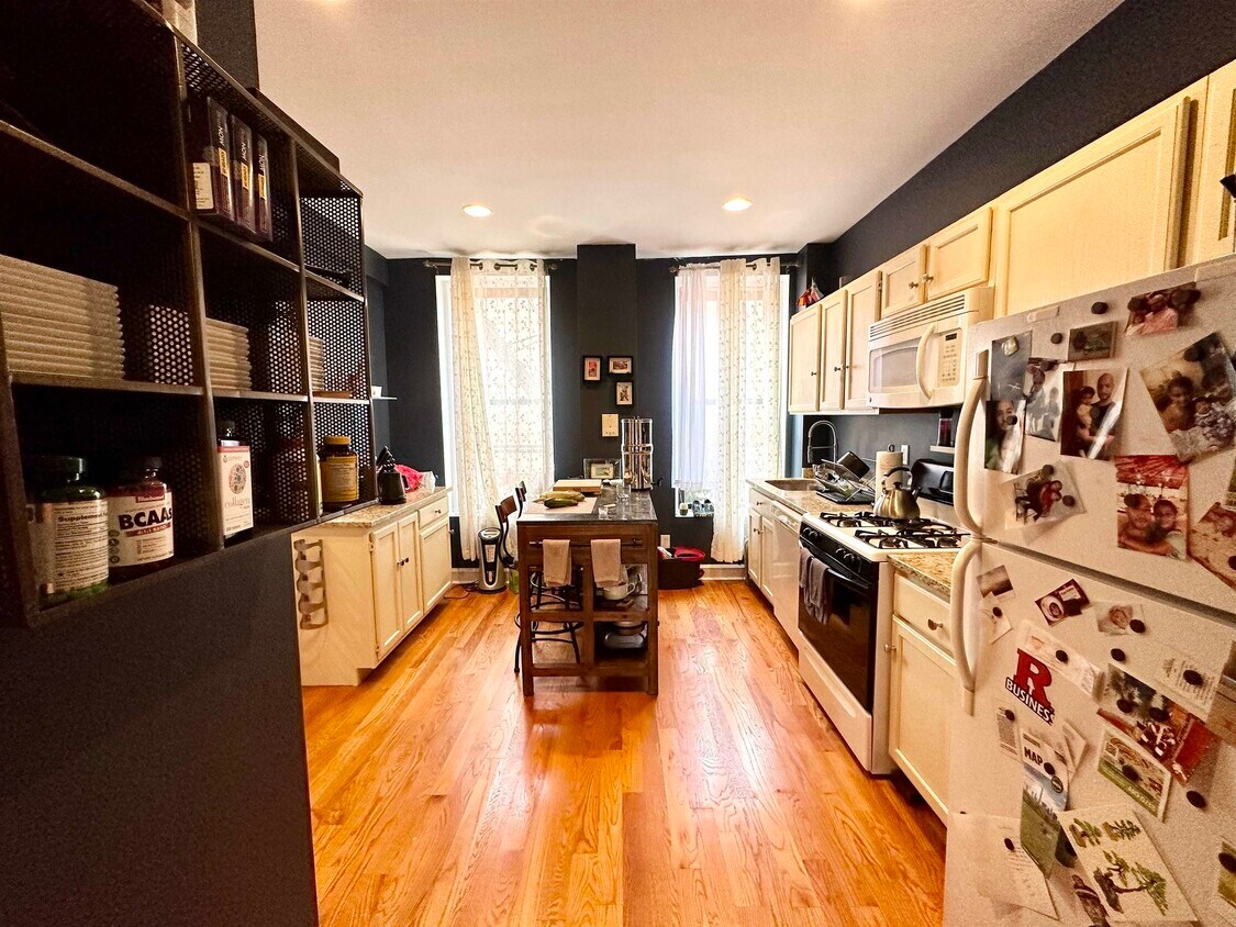 Primary Photo - 148 Mercer St