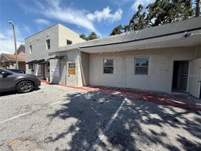 Building Photo - 1705 18th Ave S