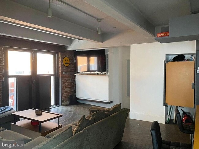 Foto del edificio - 144-50 W Laurel St