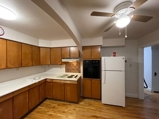 Kitchen - 217 E Franklin St