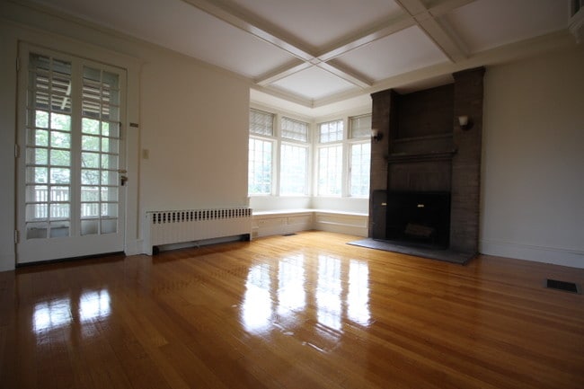 Building Photo - 163 Pleasant St