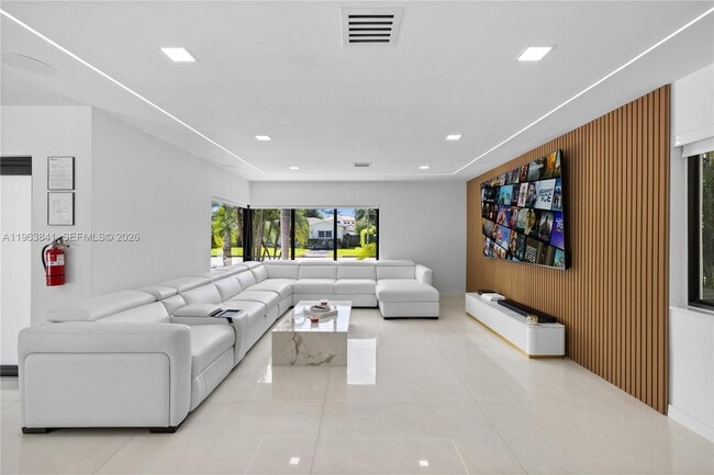 Building Photo - 1117 Adams St