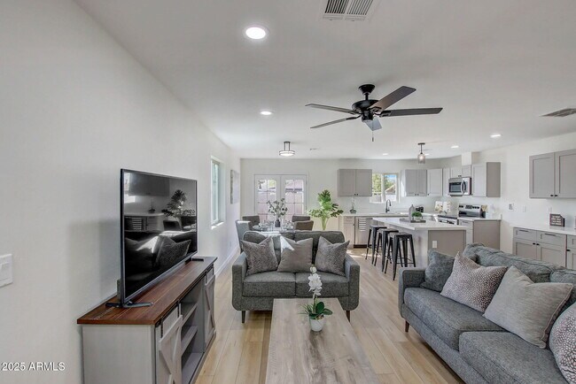 Foto del edificio - 2551 E Broadway Rd