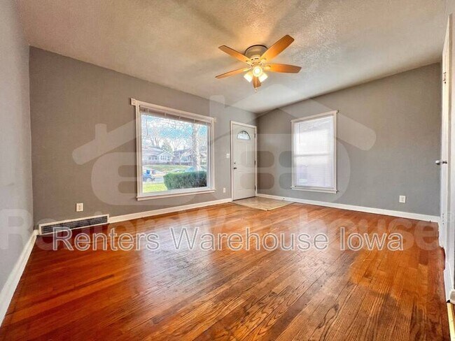Building Photo - 1142 Polk Blvd
