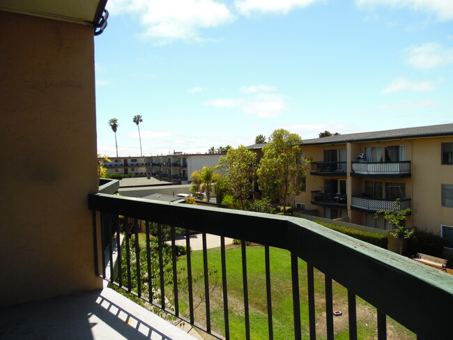 309- top floor balcony - 1940 Franciscan Way