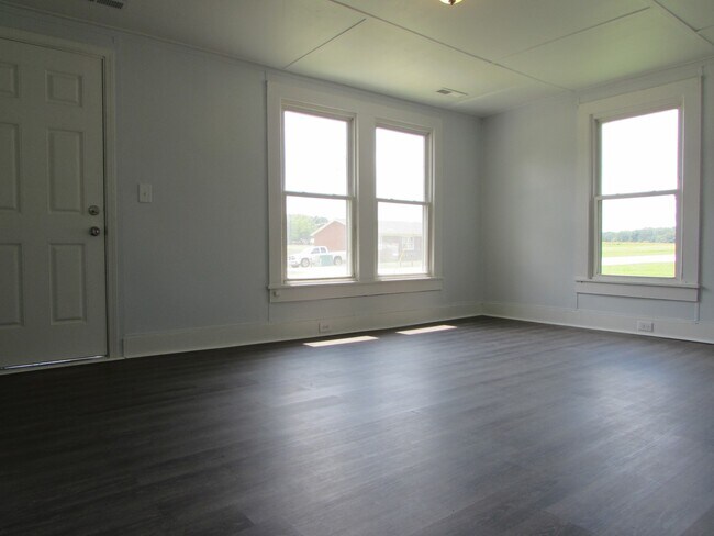 Foto del edificio - Charming 2 Bed/ 1 Bath Brick Ranch - Located in China Grove - Move in Ready - Large Lot