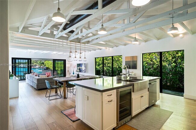 Foto del edificio - 524 Oleander Dr