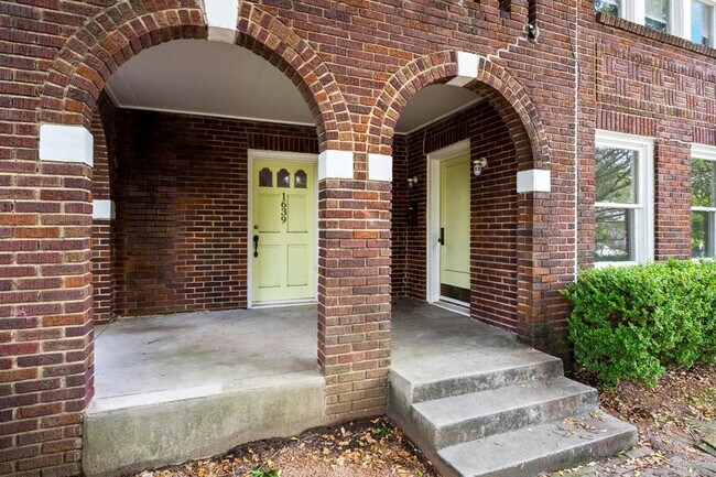 Building Photo - 1639 Castle Ct