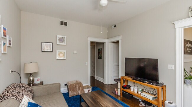 Living Space - 2616 W Augusta Blvd