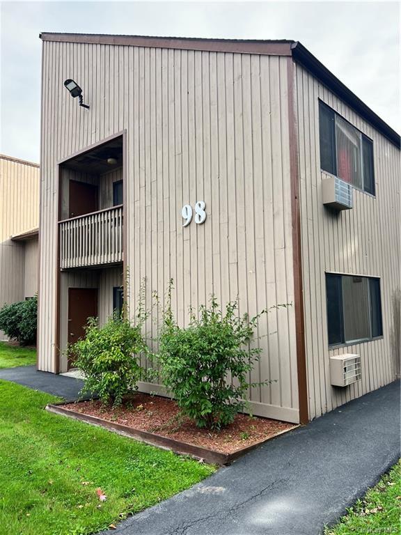 Primary Photo - 98 Davos Pointe