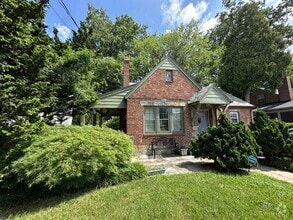 Building Photo - 2111 Linden Ln