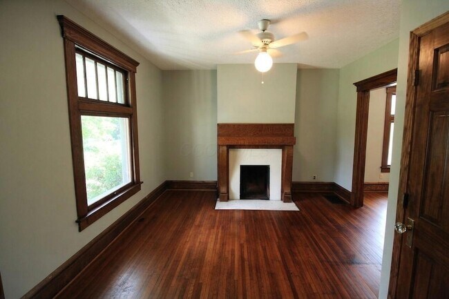Foto del edificio - 142 E Northwood Ave