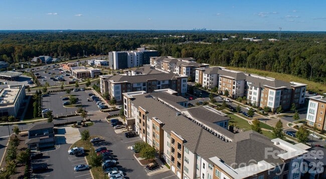 Foto del edificio - 6408 Providence Farm Ln