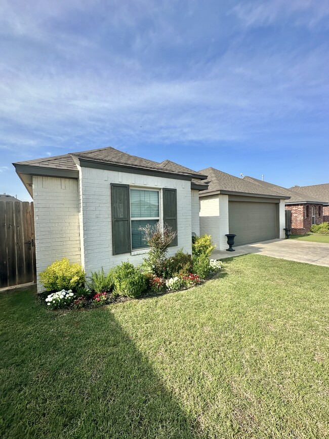 Foto del edificio - 2613 Hayride Dr