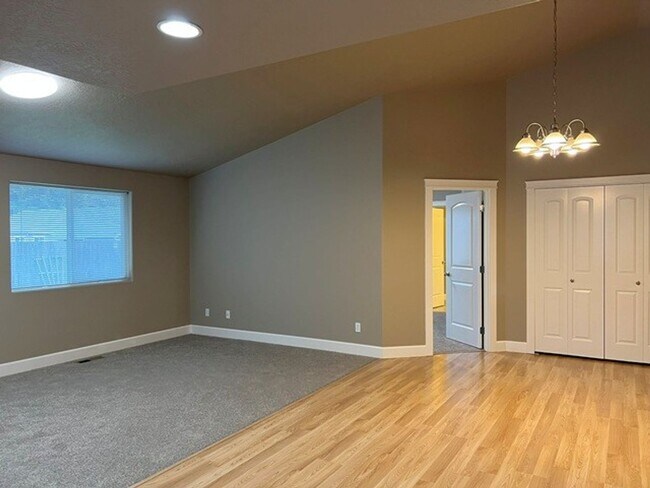 Foto del edificio - 3Bd/2Ba Single Story House - Available to View!