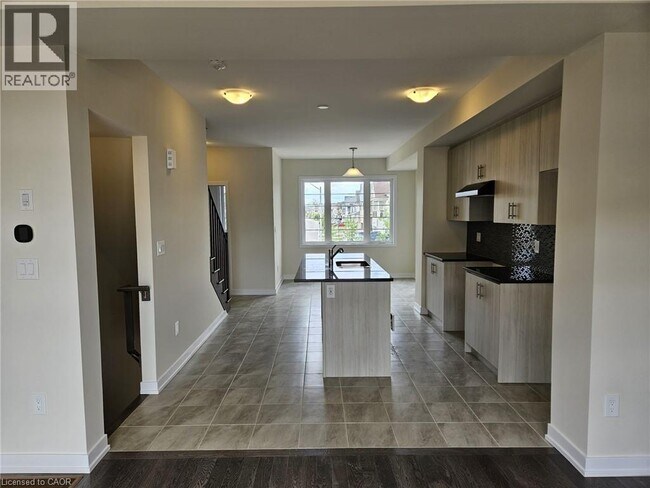 Building Photo - 205 Melody Ln