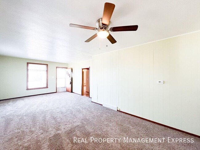 Foto del edificio - 3 Bed 1.5 Bath Near Downtown Sioux Falls