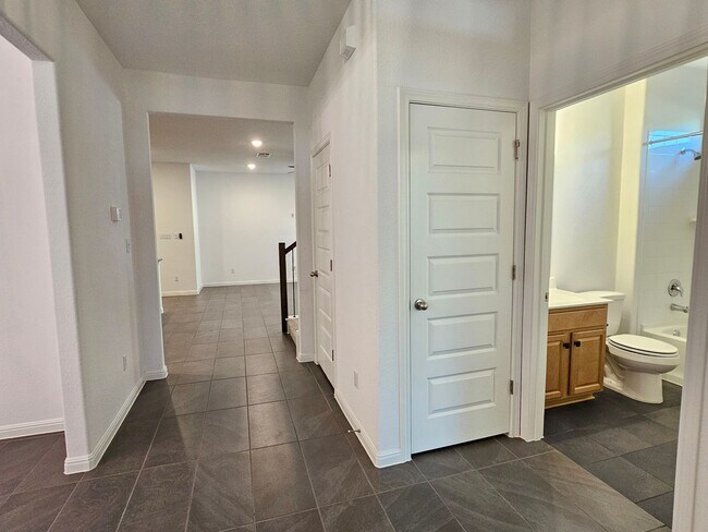 Foto del edificio - Beautiful 3 Bed / 3 Bath Home in North Lea...