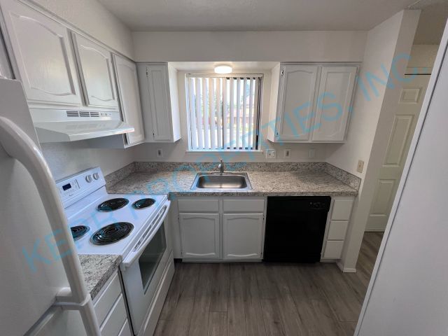 Building Photo - Charming Troutdale 3-Bedroom Multiplex wit...
