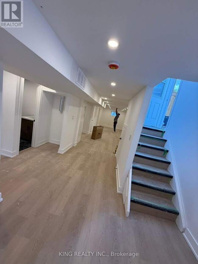 Building Photo - 650 Mountview Pl