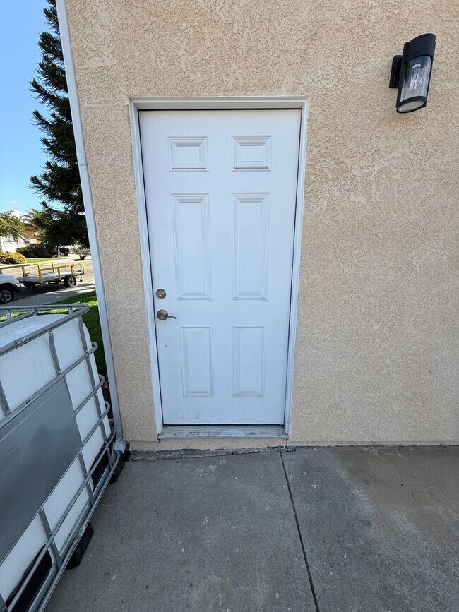 Building Photo - 521 Summerhill Dr