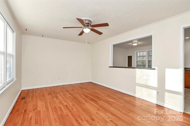 Foto del edificio - 5325 Cold Harbor Dr