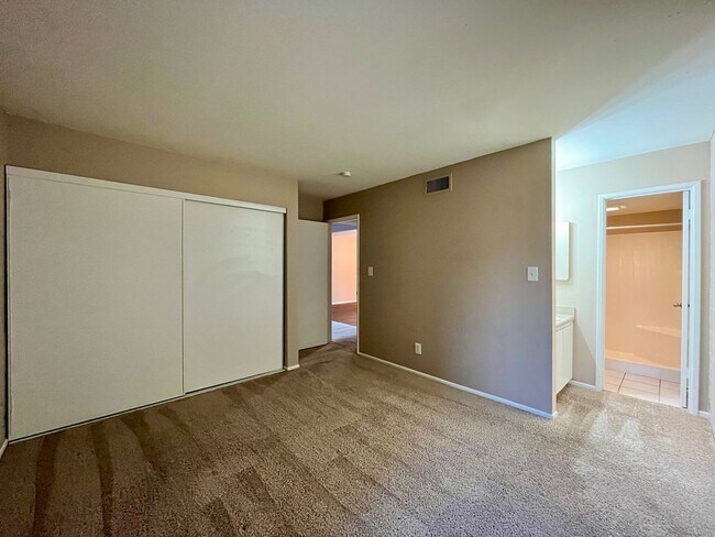 Foto del edificio - Tuckey Ln #225