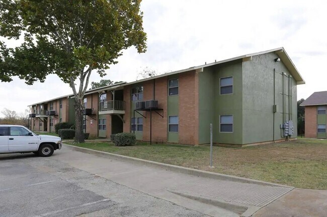 Building Photo - 7203 S Great Trinity Forest Way