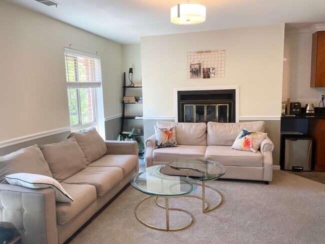 Living room - 10 W Hill St