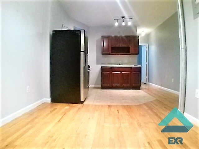 Primary Photo - 290 Classon Ave
