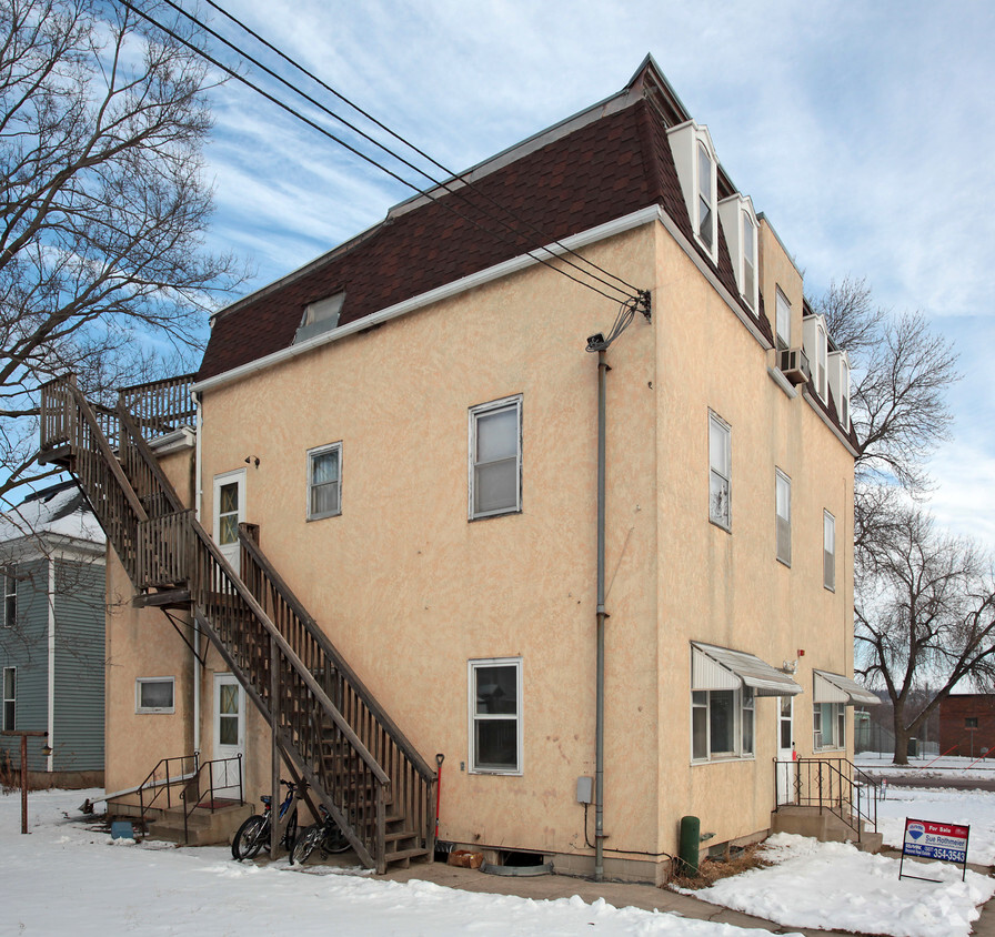 Building Photo - 102 Center St