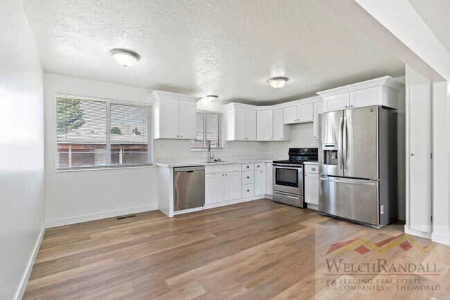 Foto del edificio - 4 Bedroom 2 Bath Duplex Home in Washington Terrace