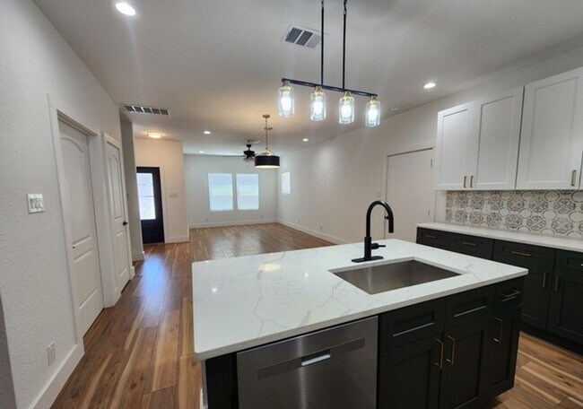 Foto del edificio - DOWNTOWN NEW BUILD RETREAT