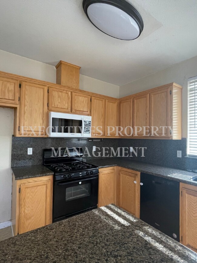 Photo - 560 Plum Way House