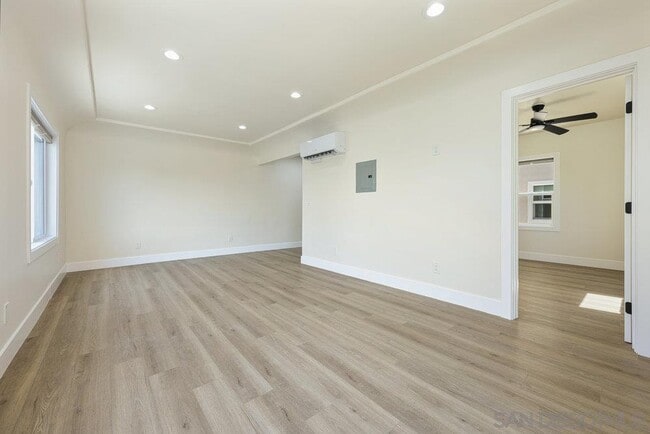 Building Photo - 3764 Villa Terrace