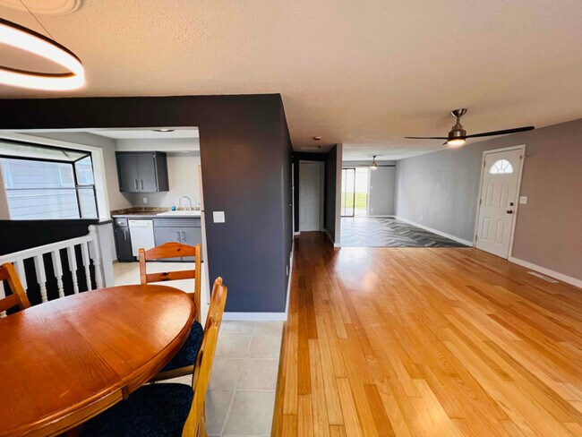 Building Photo - 6127 N Regal St