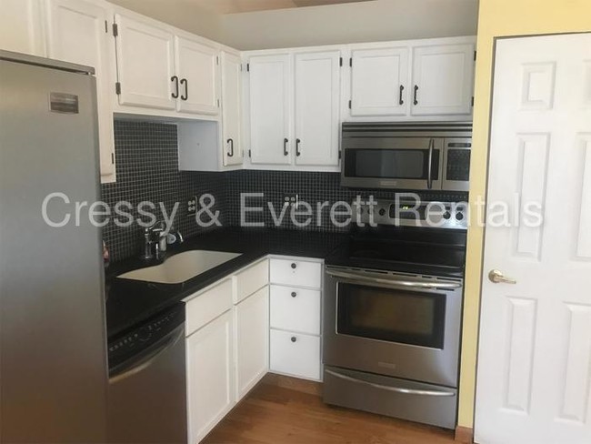 Foto del edificio - 1832 Woodland Dr