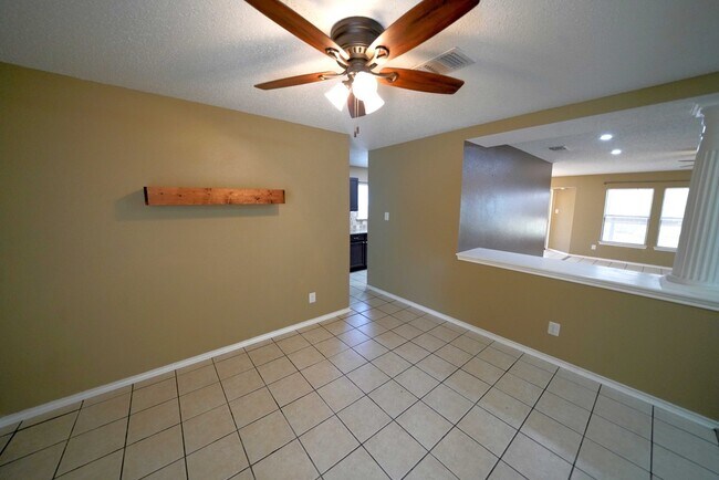 Foto del edificio - Updated Single Story in Schertz! Realtor Commission: $500