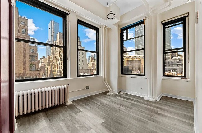 Building Photo - 261 West 30th Street