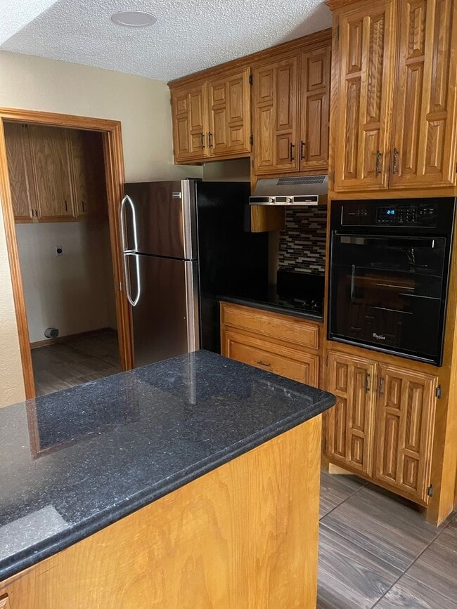 Foto del edificio - 1128 Redbud Ave