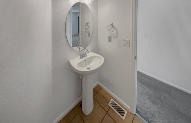 Foto del edificio - 12660 Eastlake Dr