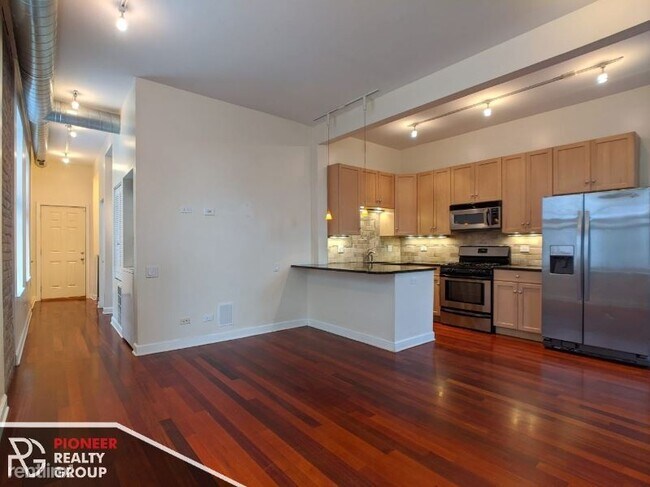 Foto del edificio - 1222 W Hubbard St