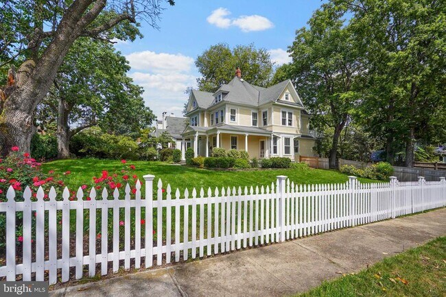 Foto del edificio - 1503 Russell Rd