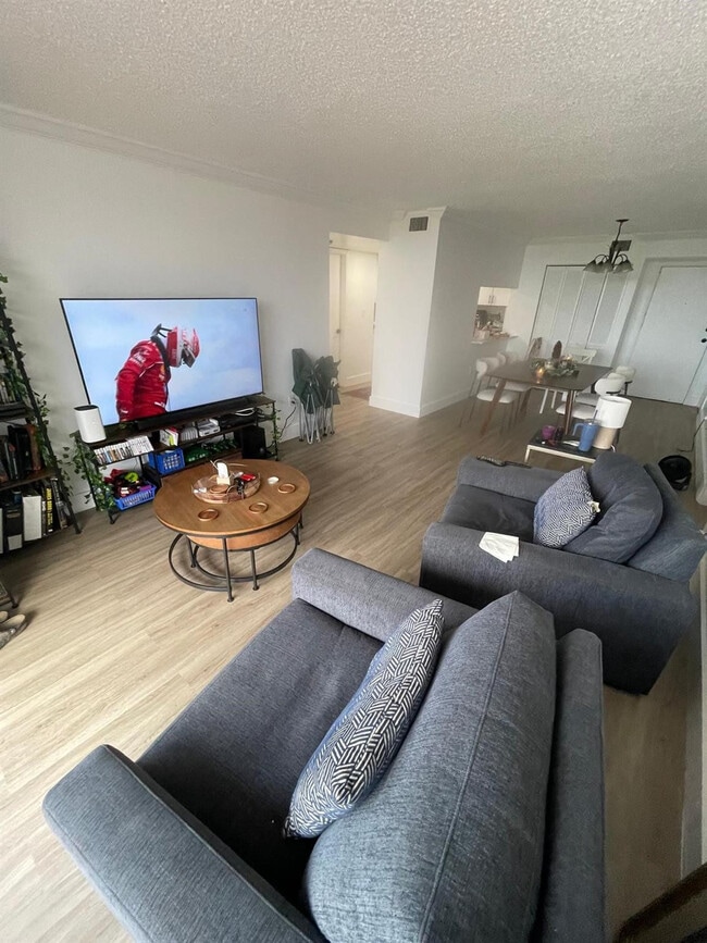 Building Photo - 7040 Coral Wy