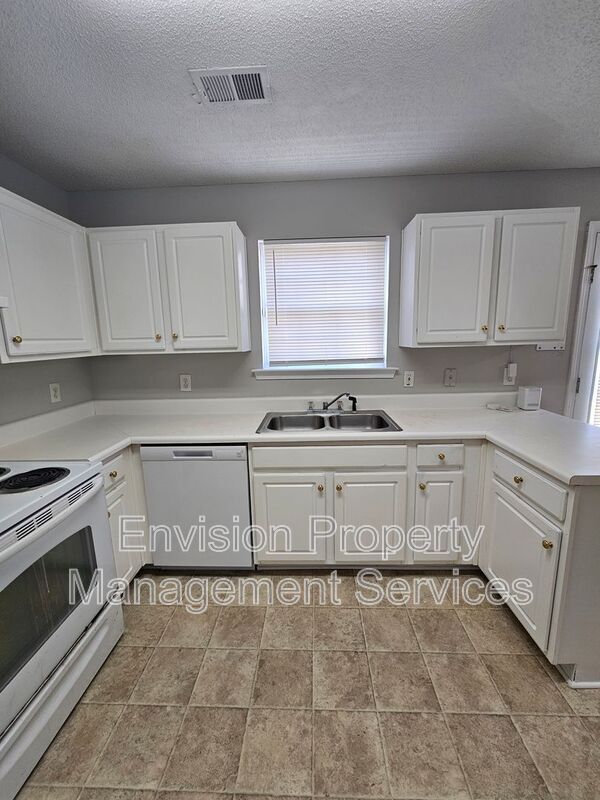 Building Photo - 336 Coral Cir