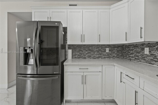 Building Photo - 10073 SW 117th Ct